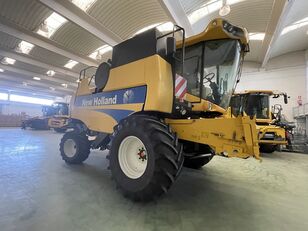 New Holland CSX7070 grain harvester